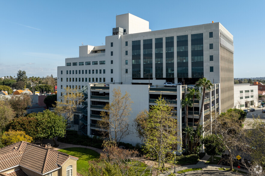 5055 Wilshire Blvd, Los Angeles, CA à louer - Photo du bâtiment - Image 2 de 12