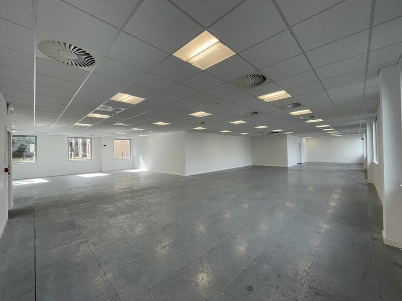 Almondvale Way, Livingston for lease - Building Photo - Image 2 of 4