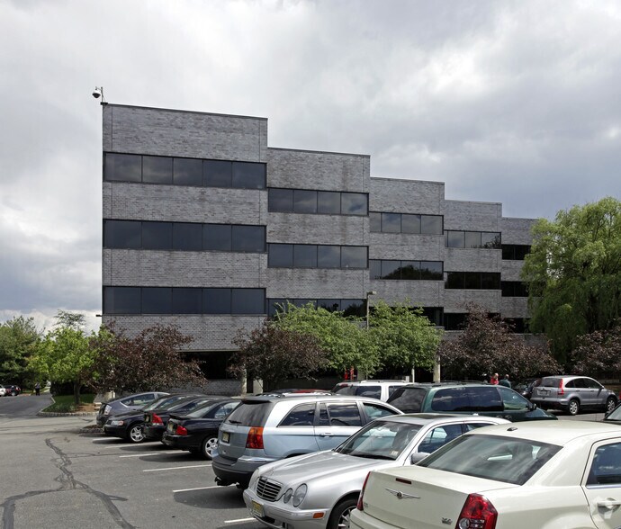 55 Lane Rd, Fairfield, NJ à louer - Photo du bâtiment - Image 2 de 10