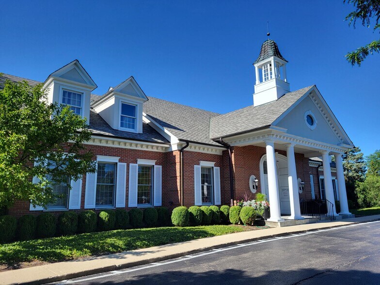 1025 W Everett Rd, Lake Forest, IL à louer - Photo du bâtiment - Image 2 de 12