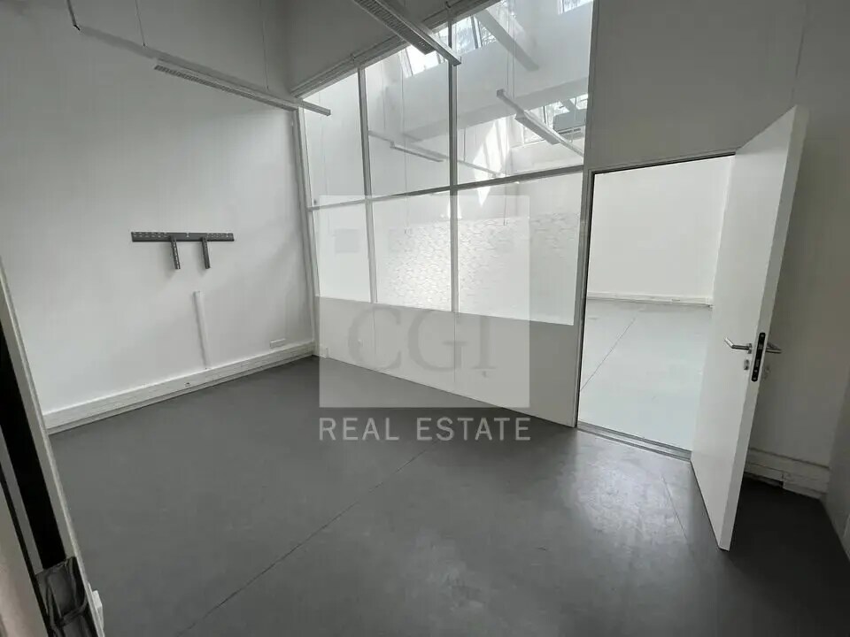 Office in Lyon for lease Interior Photo- Image 1 of 6