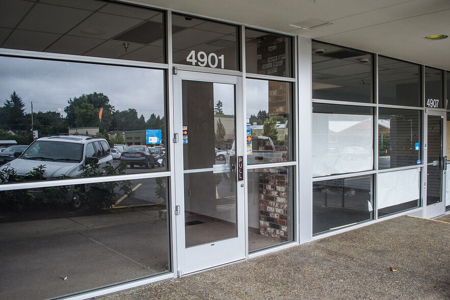 7700 SW Beaverton Hillsdale Hwy, Portland, OR à louer - Photo du bâtiment - Image 2 de 7