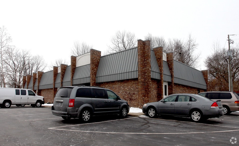 5105 Madison Ave, Indianapolis, IN à vendre - Photo principale - Image 1 de 9