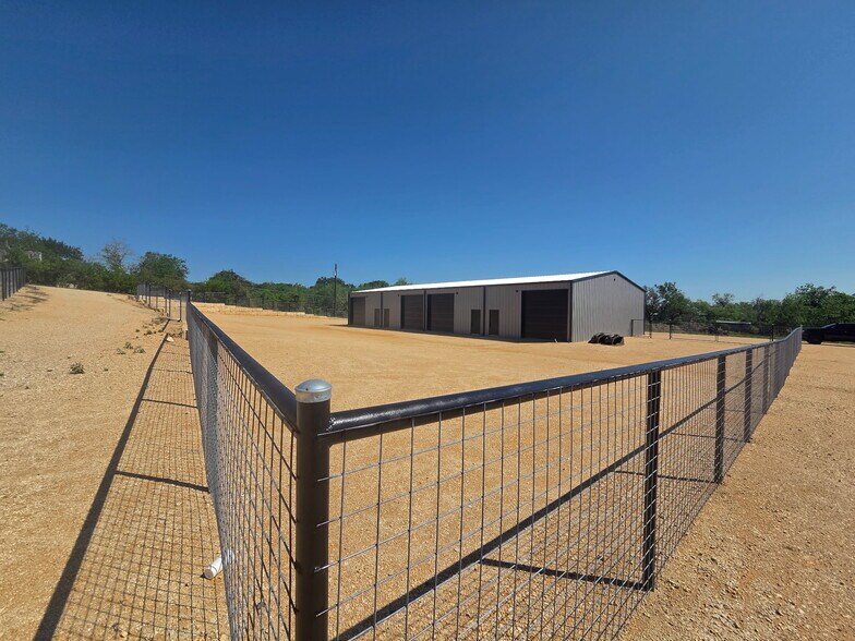 3782 FM 725, New Braunfels, TX à louer - Photo du bâtiment - Image 2 de 5