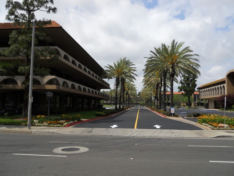 515 N Cabrillo Park Dr, Santa Ana, CA for lease - Building Photo - Image 1 of 1