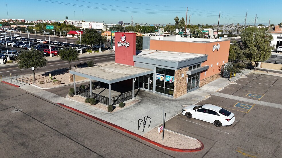 2225 W Camelback Rd, Phoenix, AZ à louer - Photo du bâtiment - Image 2 de 5