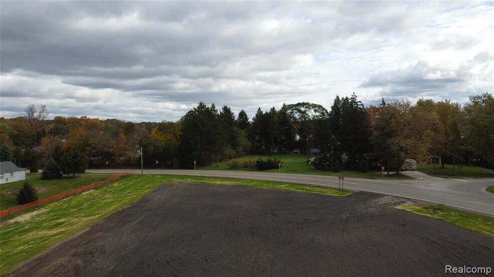 10855 Silver Lake Rd, South Lyon, MI à vendre - Photo du bâtiment - Image 3 de 6