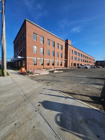 303 W Division St, Syracuse, NY à louer - Photo du bâtiment - Image 1 de 2