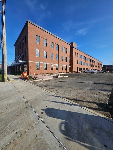 303 W Division St, Syracuse, NY à louer - Photo du bâtiment - Image 1 de 2