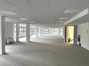 107 Quai Du Docteur Dervaux, Asnières-sur-Seine for lease Interior Photo- Image 1 of 4