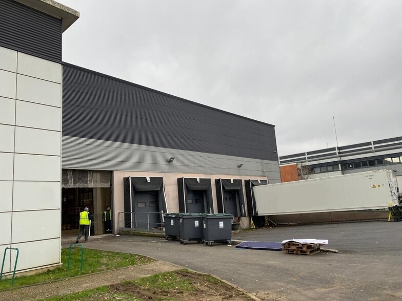 Flex in Gennevilliers for lease - Building Photo - Image 2 of 8