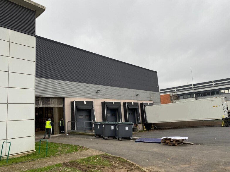 Flex dans Gennevilliers à louer - Photo du bâtiment - Image 2 de 8
