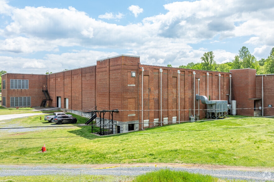 136 Collins Ave, Norwood, NC for lease - Building Photo - Image 3 of 7