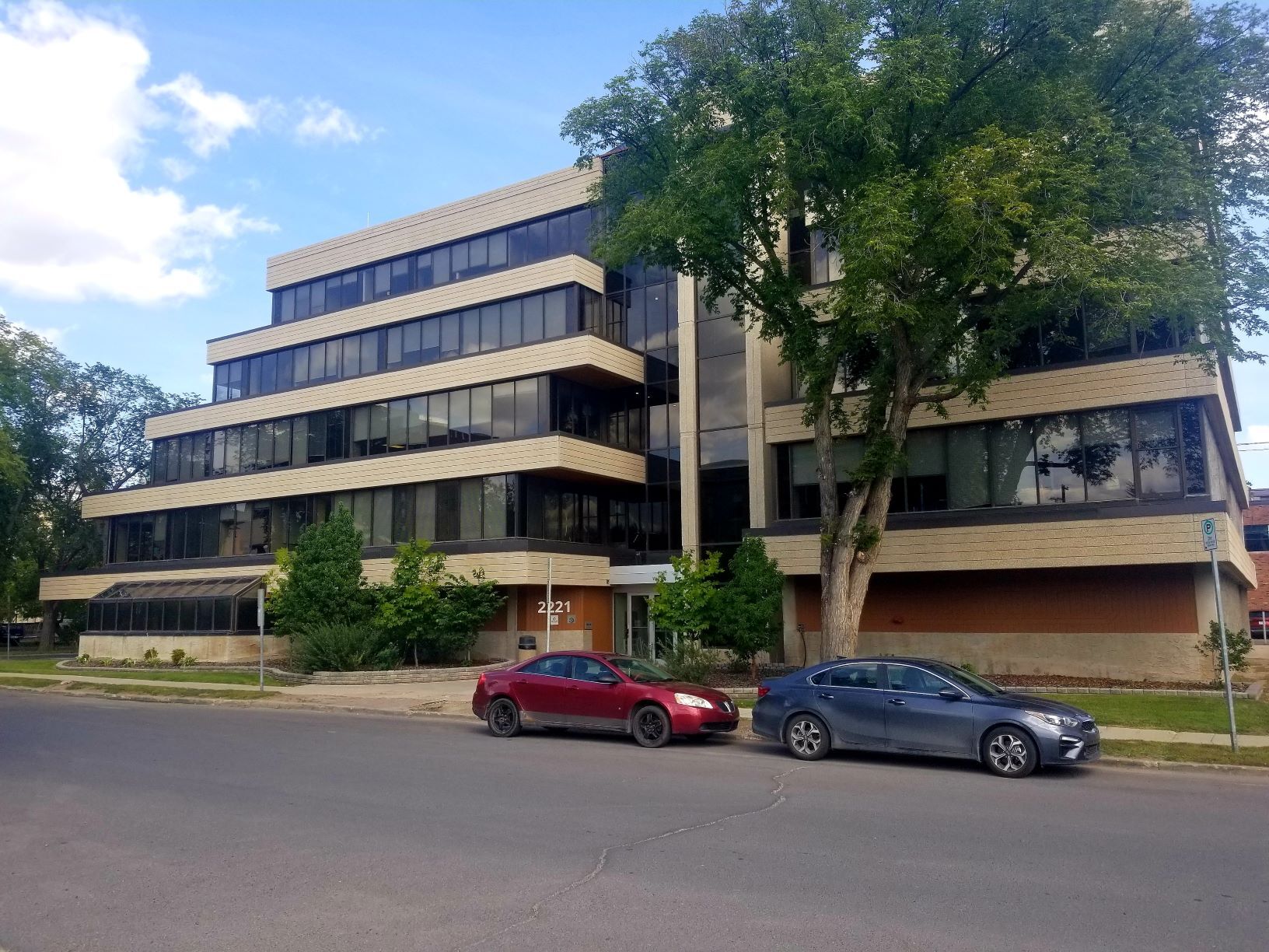 2221 Cornwall St, Regina, SK for lease Primary Photo- Image 1 of 2