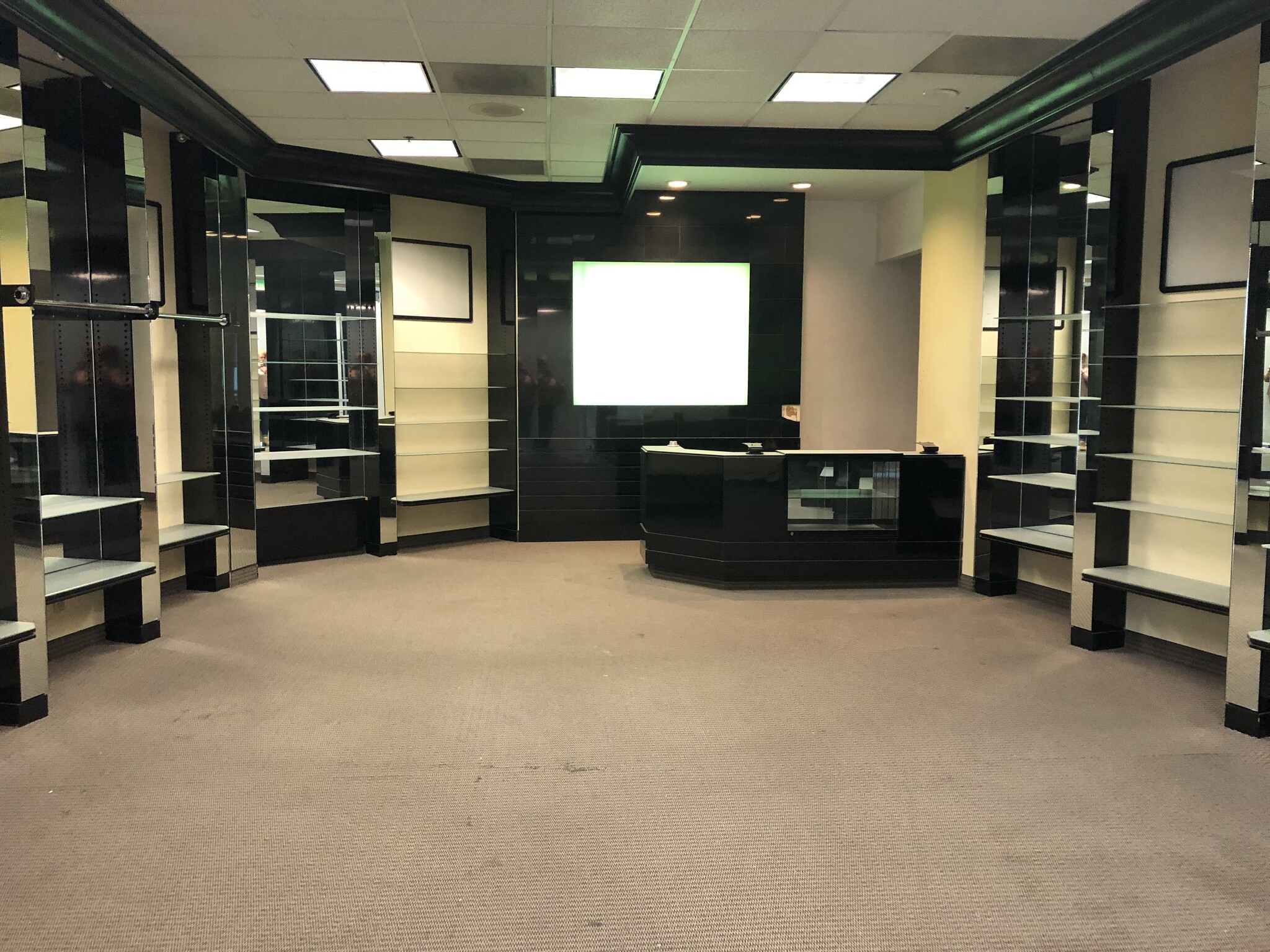 700-850 SW Fifth Ave, Portland, OR for lease Interior Photo- Image 1 of 1