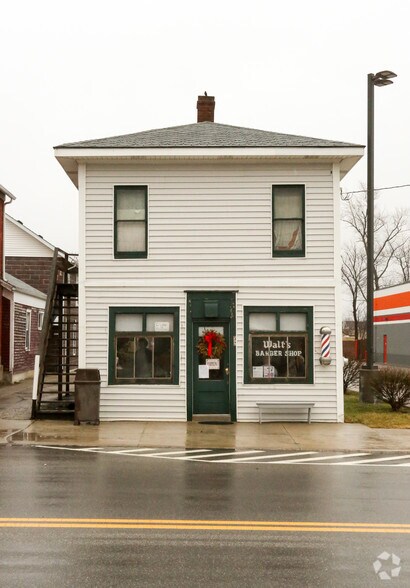52 S Chestnut St, Jefferson, OH à louer - Photo du bâtiment - Image 2 de 3