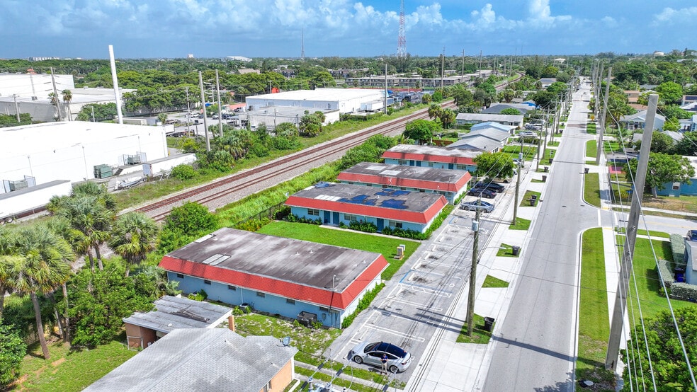 3307 Windsor Ave, West Palm Beach, FL for sale - Building Photo - Image 3 of 14