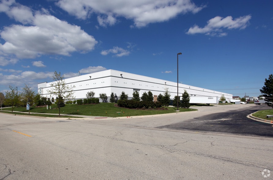 594 Territorial Dr, Bolingbrook, IL à louer - Photo du bâtiment - Image 2 de 14