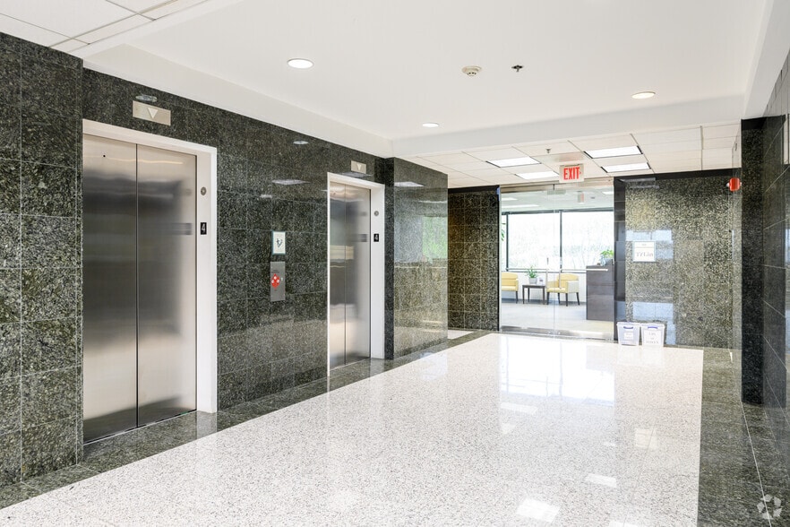 5301 Shawnee Rd, Alexandria, VA à louer - Photo du bâtiment - Image 3 de 7