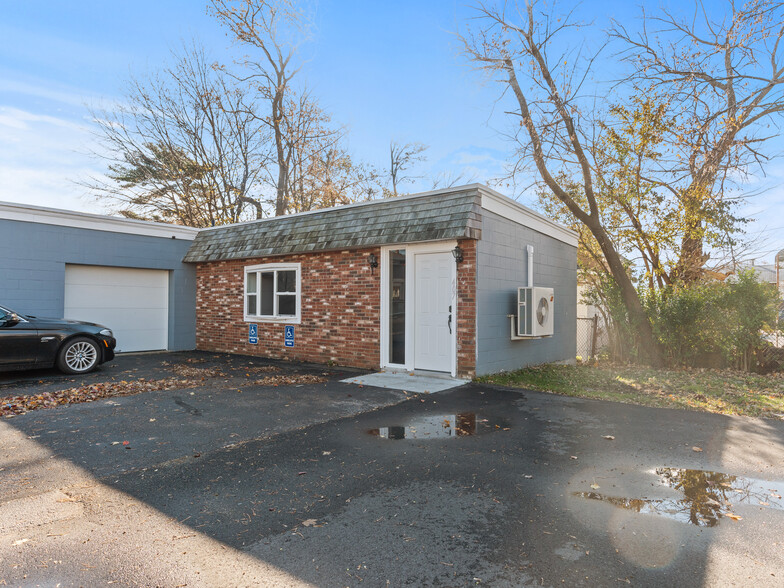 409 Warren Ave, East Providence, RI à vendre - Photo du bâtiment - Image 1 de 1