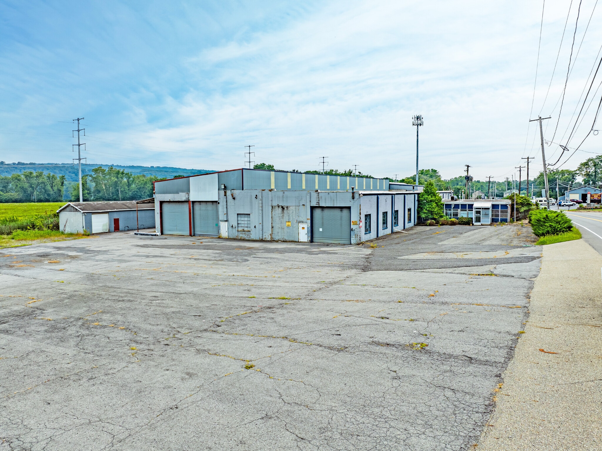 1910 N Old Trl, Selinsgrove, PA for lease Interior Photo- Image 1 of 7