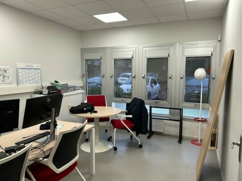 130 Rue Du Rempart, Tours for lease - Interior Photo - Image 1 of 6