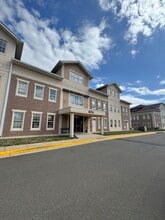 18354 Quantico Gateway Dr, Triangle, VA à louer Photo du bâtiment- Image 2 de 9