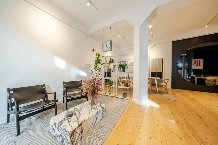 17 Willow St, London for lease - Interior Photo - Image 3 of 8
