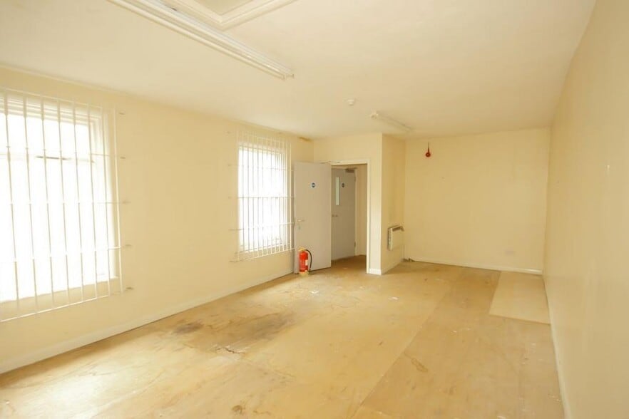 71 High St, Sheerness for lease - Building Photo - Image 1 of 4