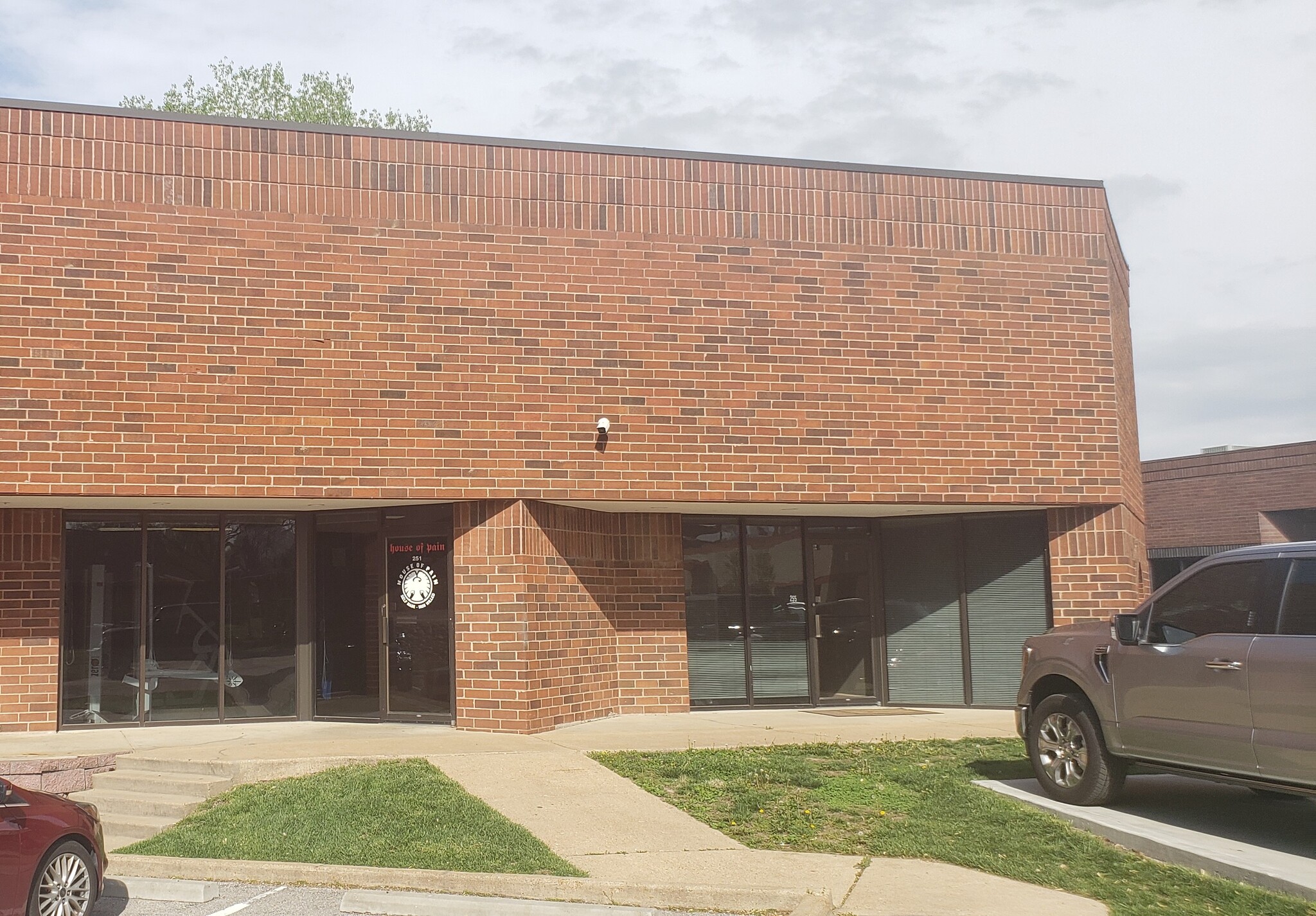 251-253 Chesterfield Industrial Blvd, Chesterfield, MO for lease Building Photo- Image 1 of 19