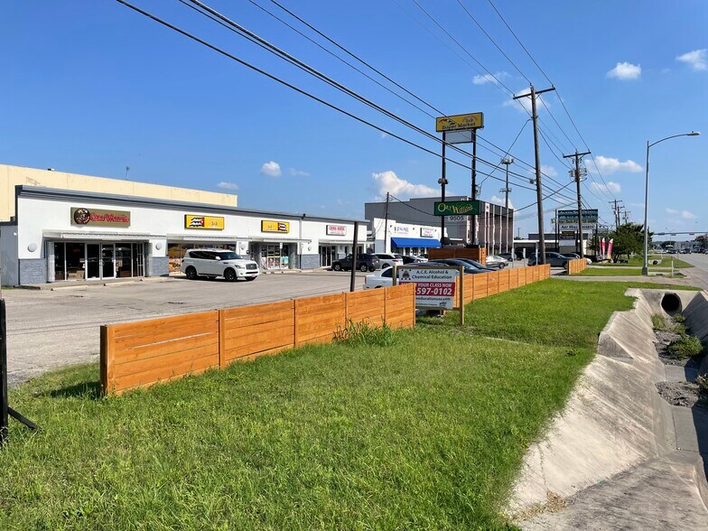 9505 Burnet Rd, Austin, TX for lease - Building Photo - Image 2 of 4