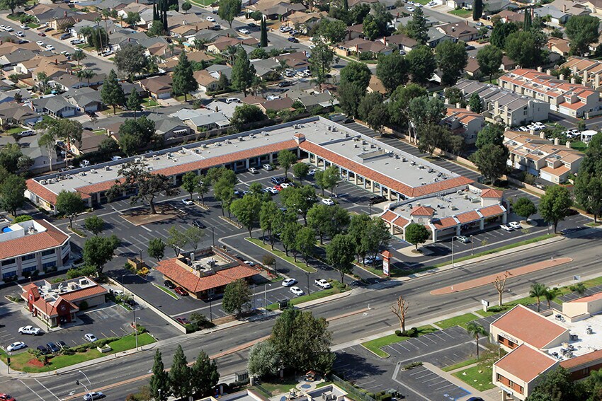 5710-5772 E Los Angeles Ave, Simi Valley, CA à louer - Photo du bâtiment - Image 2 de 18