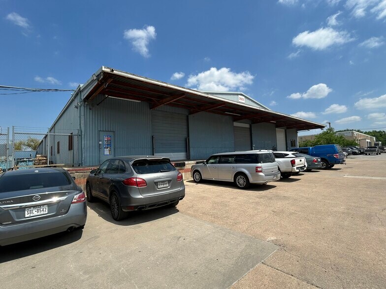 2605-2607 Rodney Ln, Dallas, TX for lease - Building Photo - Image 2 of 2