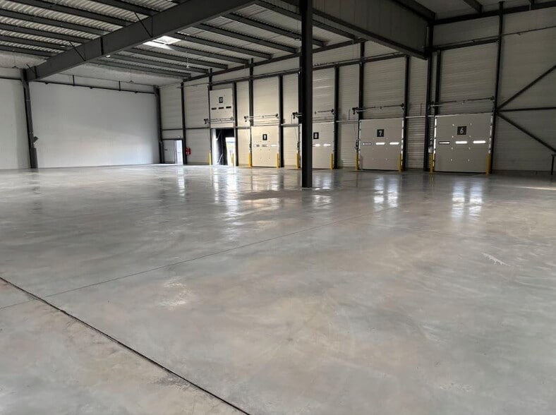 Industrial in Toulouse for lease - Building Photo - Image 3 of 6