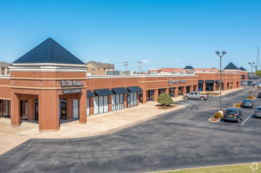 8015-9521 NW Expressway St, Oklahoma City, OK à louer - Photo du bâtiment - Image 3 de 6
