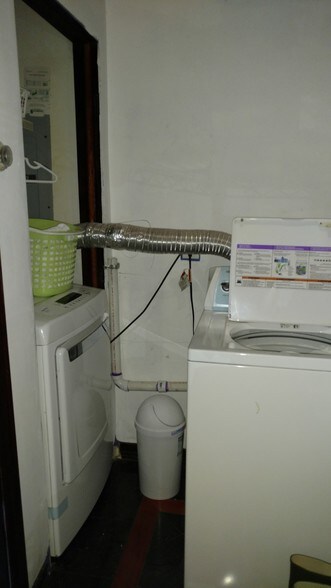 3092 Steinway St, Astoria, NY à vendre - Photo du bâtiment - Image 2 de 8