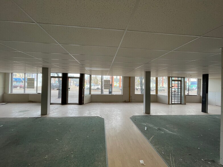 10133 82nd Ave NW, Edmonton, AB à louer - Photo intérieure - Image 3 de 3
