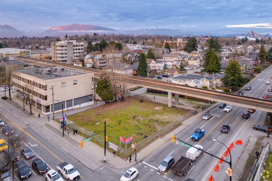 1705 12th Av E, Vancouver, BC à vendre - Aérien - Image 2 de 4