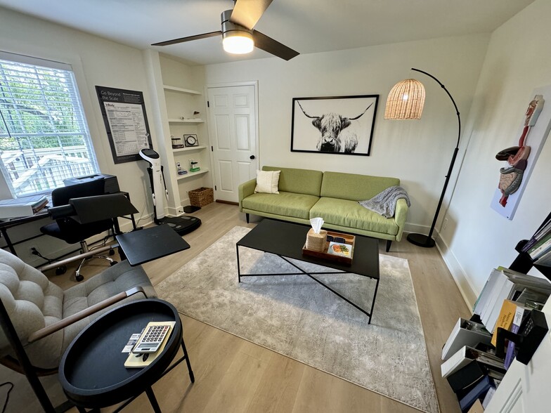 41 Woodstock Rd, Roswell, GA for lease - Building Photo - Image 3 of 12