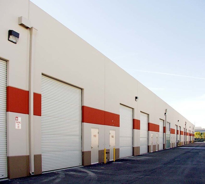 12711 Ramona Blvd, Baldwin Park, CA à louer - Photo du bâtiment - Image 3 de 46