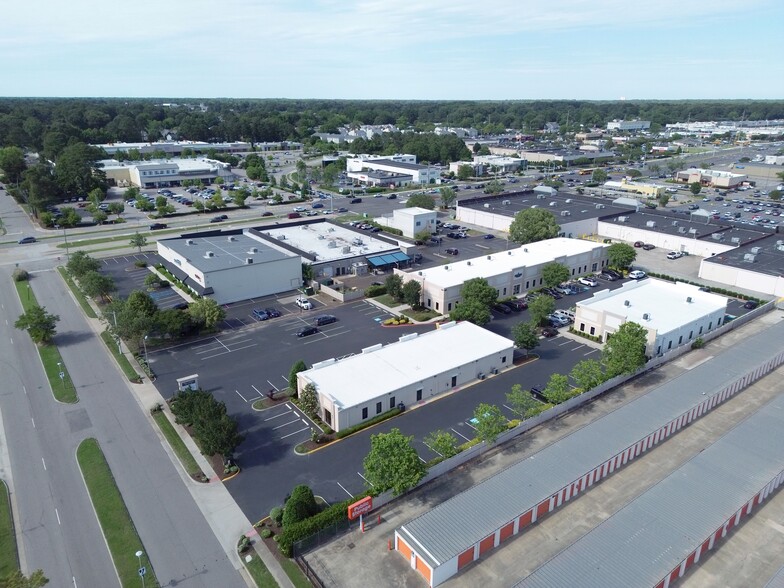 616 Village Dr, Virginia Beach, VA à louer - Photo du bâtiment - Image 2 de 21