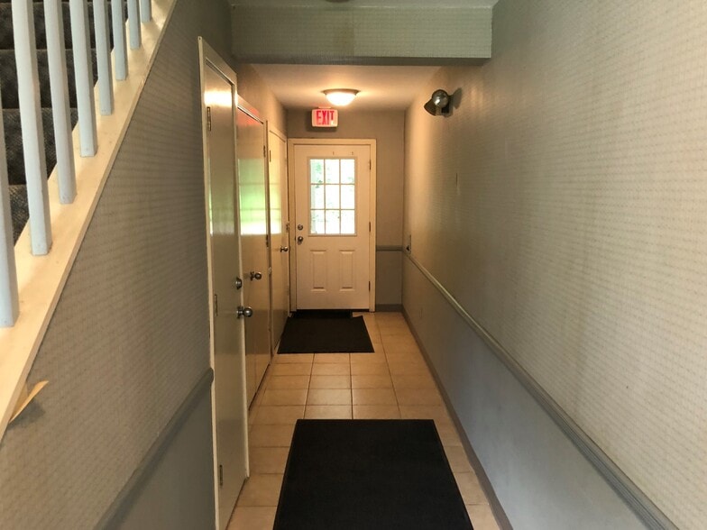 219 Kent Rd, New Milford, CT for lease - Interior Photo - Image 2 of 45