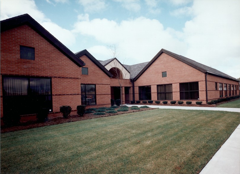 35050-35054 23 Mile Rd, New Baltimore, MI à louer - Photo du b timent - Image 1 de 13