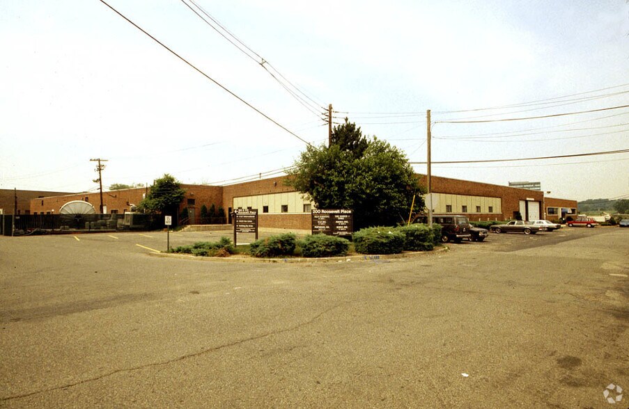 200 Roosevelt Pl, Palisades Park, NJ for lease - Primary Photo - Image 1 of 2