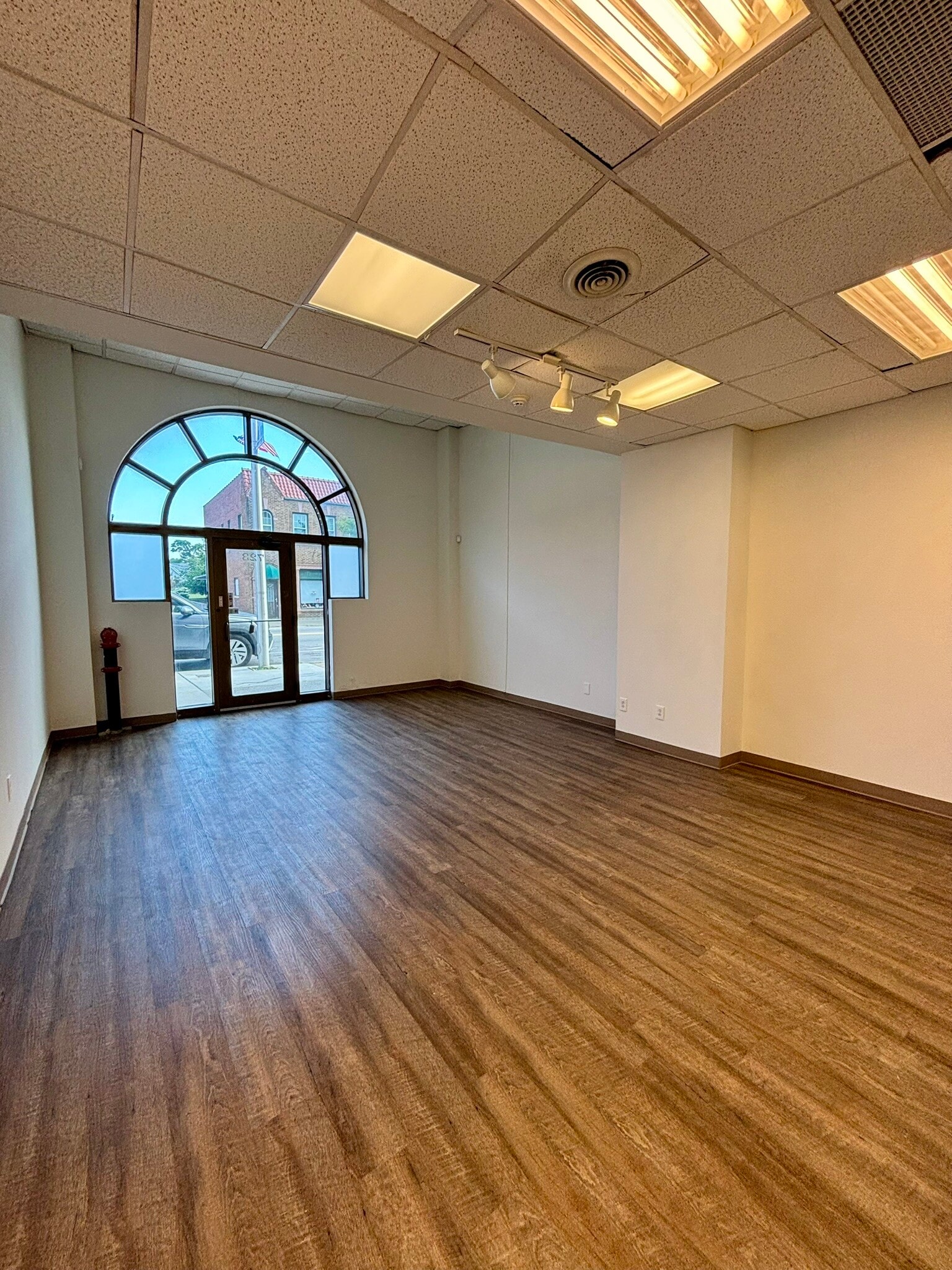 2739 S Park Ave, Lackawanna, NY for lease Interior Photo- Image 1 of 7