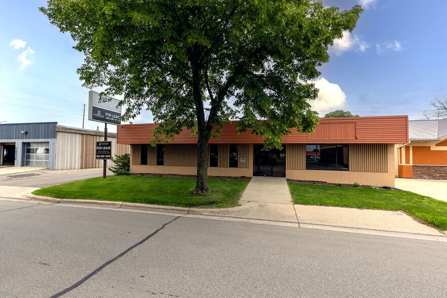 20 S 32nd Ave S, Saint Cloud, MN for sale - Building Photo - Image 1 of 114