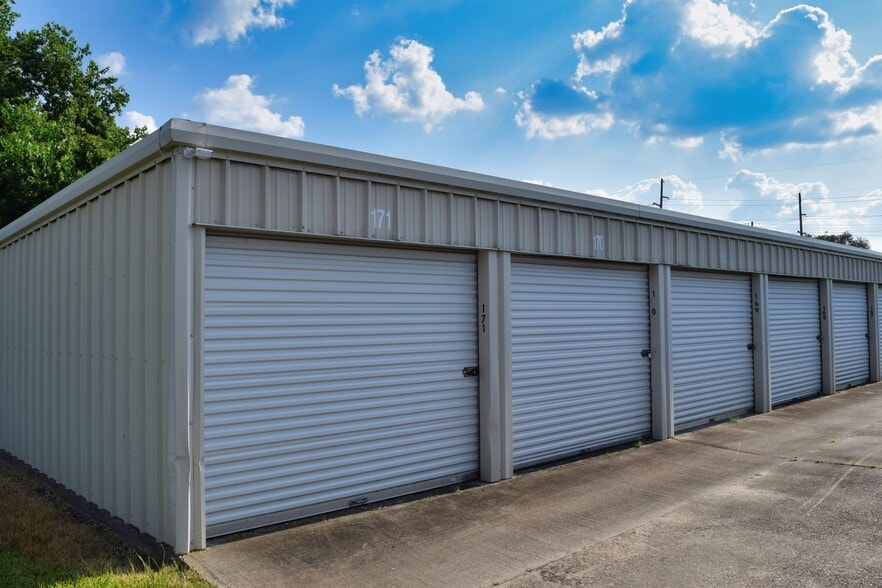 50 N 13th St, Beaumont, TX à vendre - Photo du bâtiment - Image 2 de 7