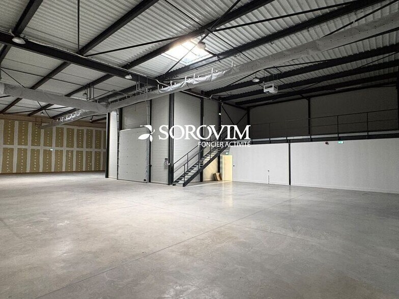 Flex in Janneyrias for sale - Interior Photo - Image 2 of 17