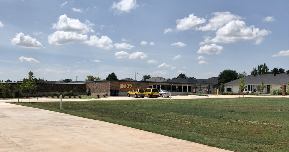 15505 N Pennsylvania Ave, Edmond, OK for sale - Primary Photo - Image 1 of 1