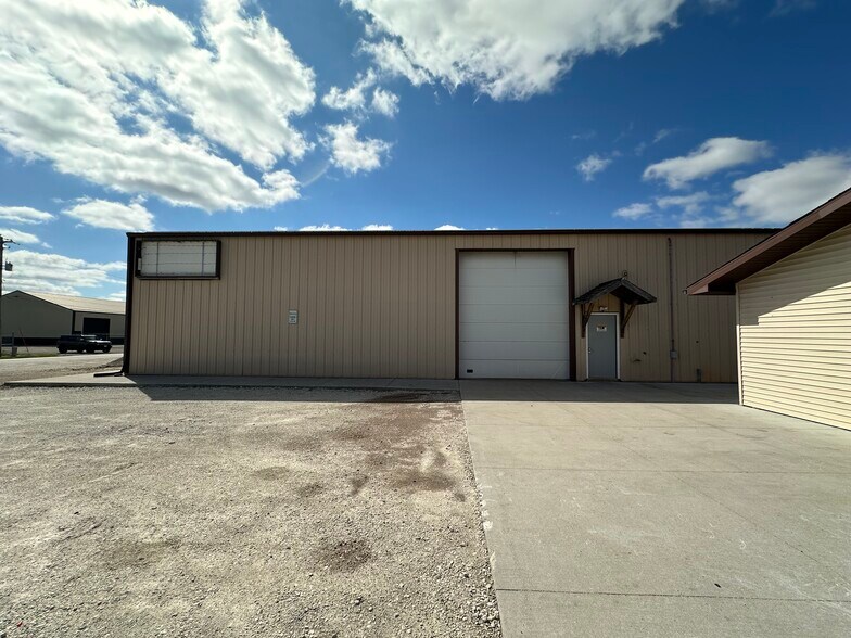 111 Walnut Ln, Colona, IL à louer - Photo du bâtiment - Image 2 de 15